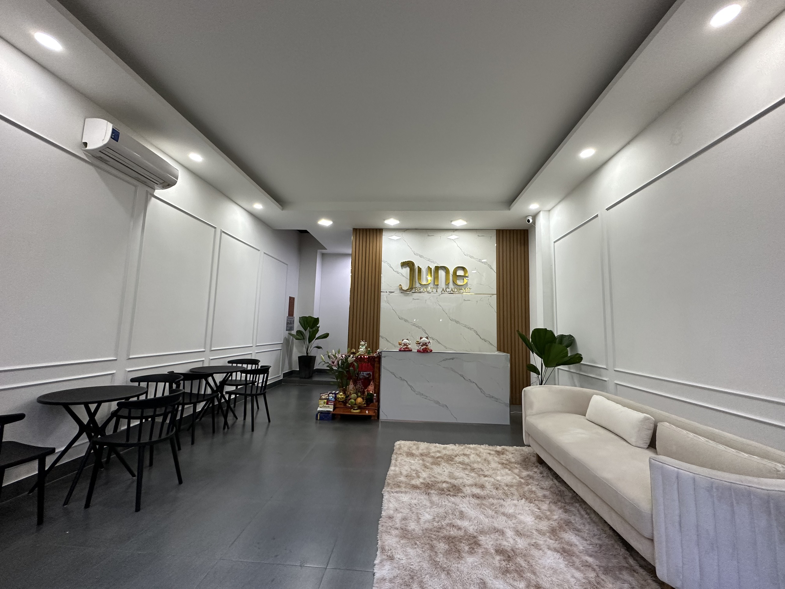 June Beauty Academy